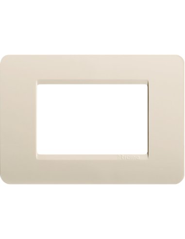 Placa embellecedora Màtix de color Marfil - 3 módulos - A000614313 BTICINO AM4803AV