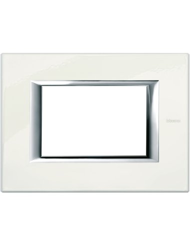 Placa embellecedora recta Axolute de color Blanco Limoges - 3 módulos - A000614794 BTICINO HA4803BG