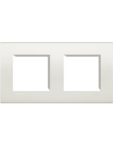 Placa embellecedora Livinglight de color Blanco - 2 x 2 módulos - A000951172 BTICINO LNA4802M2BI