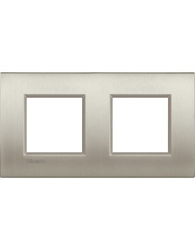 Placa embellecedora Livinglight AIR de color Titanio - 2x2 módulos - A001522716 LEGRAND LNE4802M2TIS